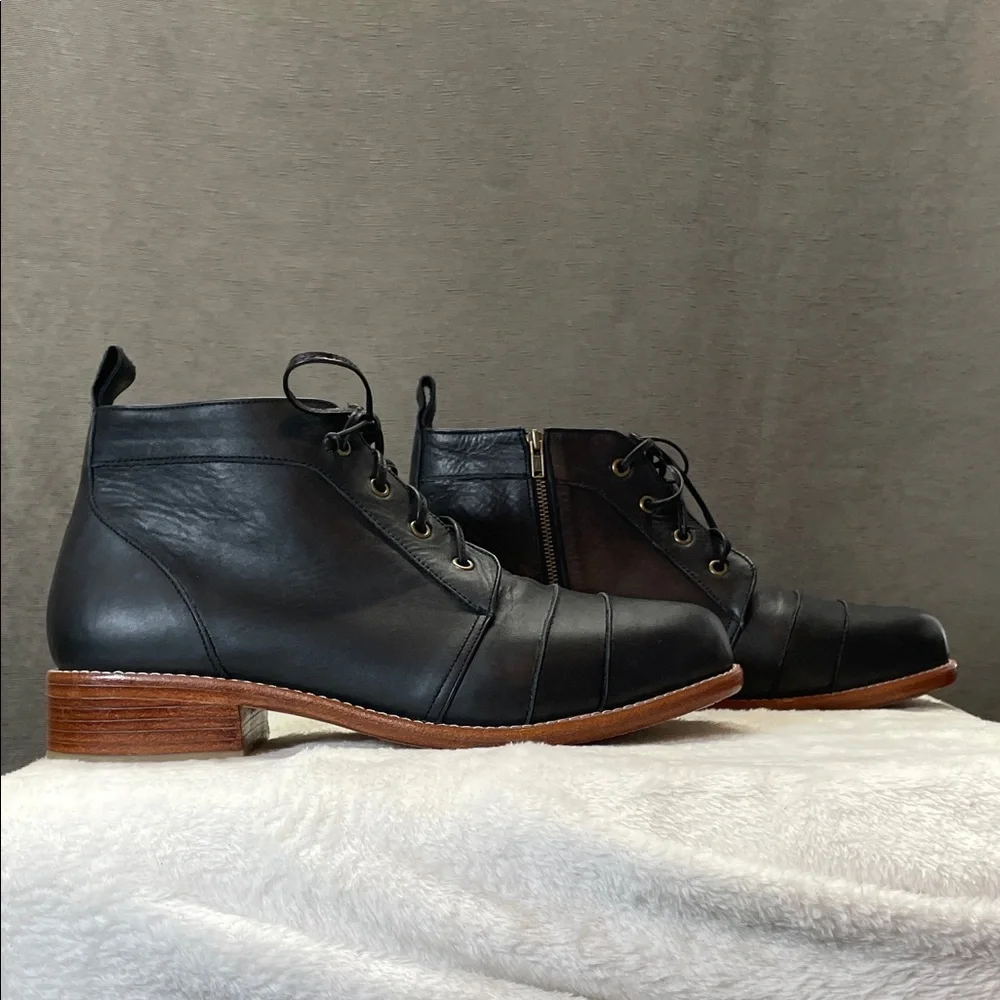 ELF‎ Black Leather Ankle Booties